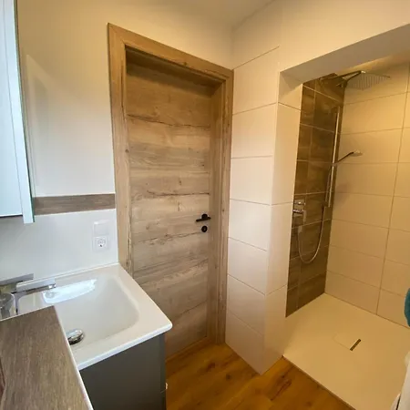 アパート Marianne ゼル